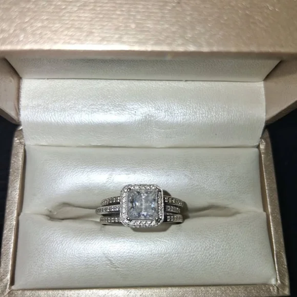 Elegant Silver Diamond Ring Set